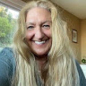 Meet your Posher, Dr. liz